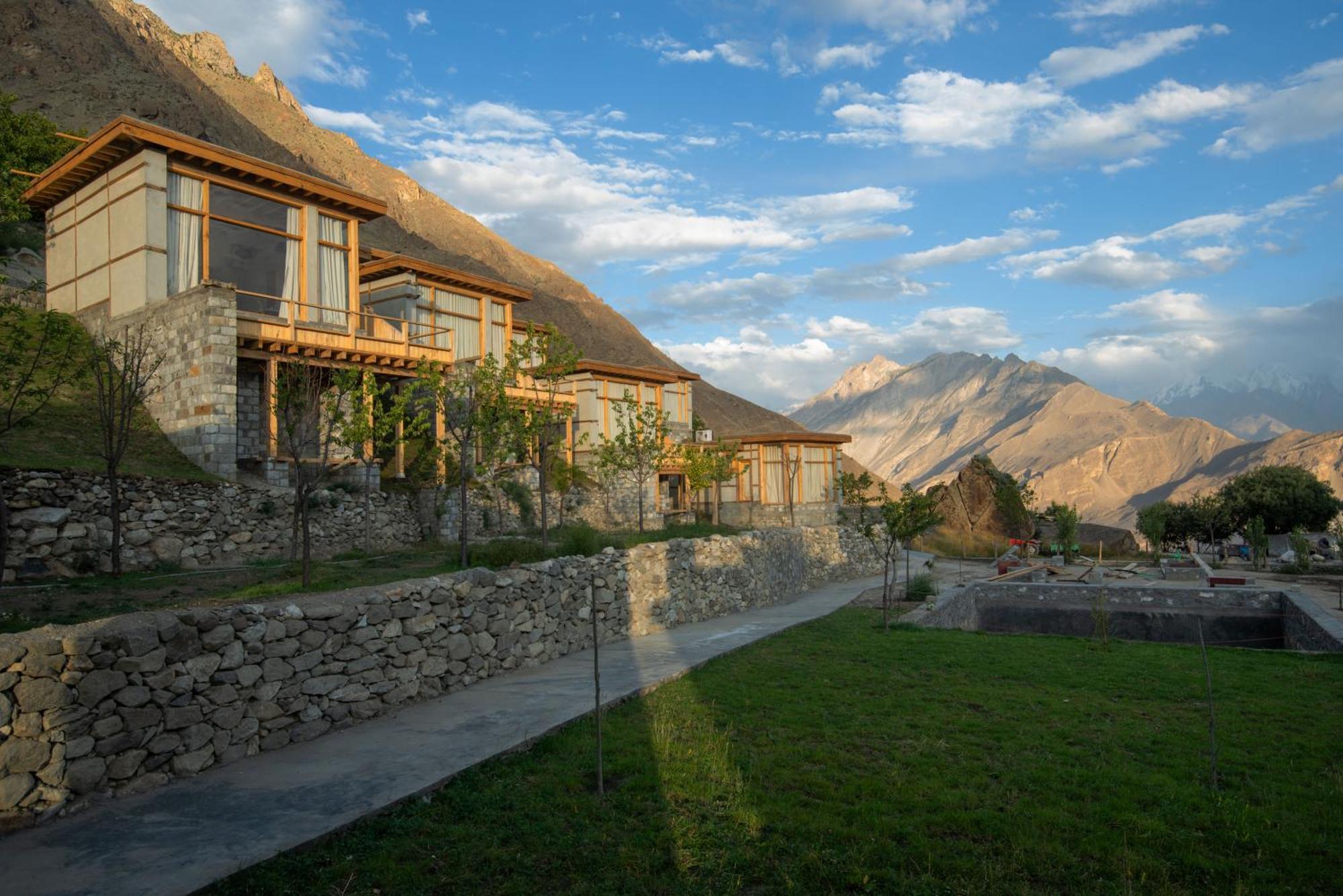 The Rihla Hunza - Managed By Luxus Hotel Karimabad  ภายนอก รูปภาพ
